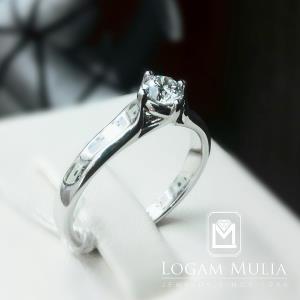 Cincin Tunangan dan Cincin Solitaire yang Simple dan Berkelas.