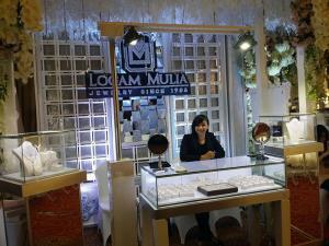 Mekanisme Jual Beli Perhiasan Berlian Di Toko Perhiasan Berlian Logam Mulia.