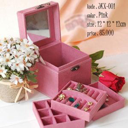 Aksesoris Wanita dan Berbagai Produk Fashion Lain