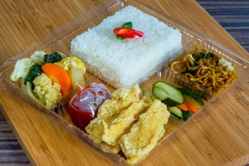 Berbagai Jenis Penyajian Makanan yang Disediakan di Dapur Rumahku