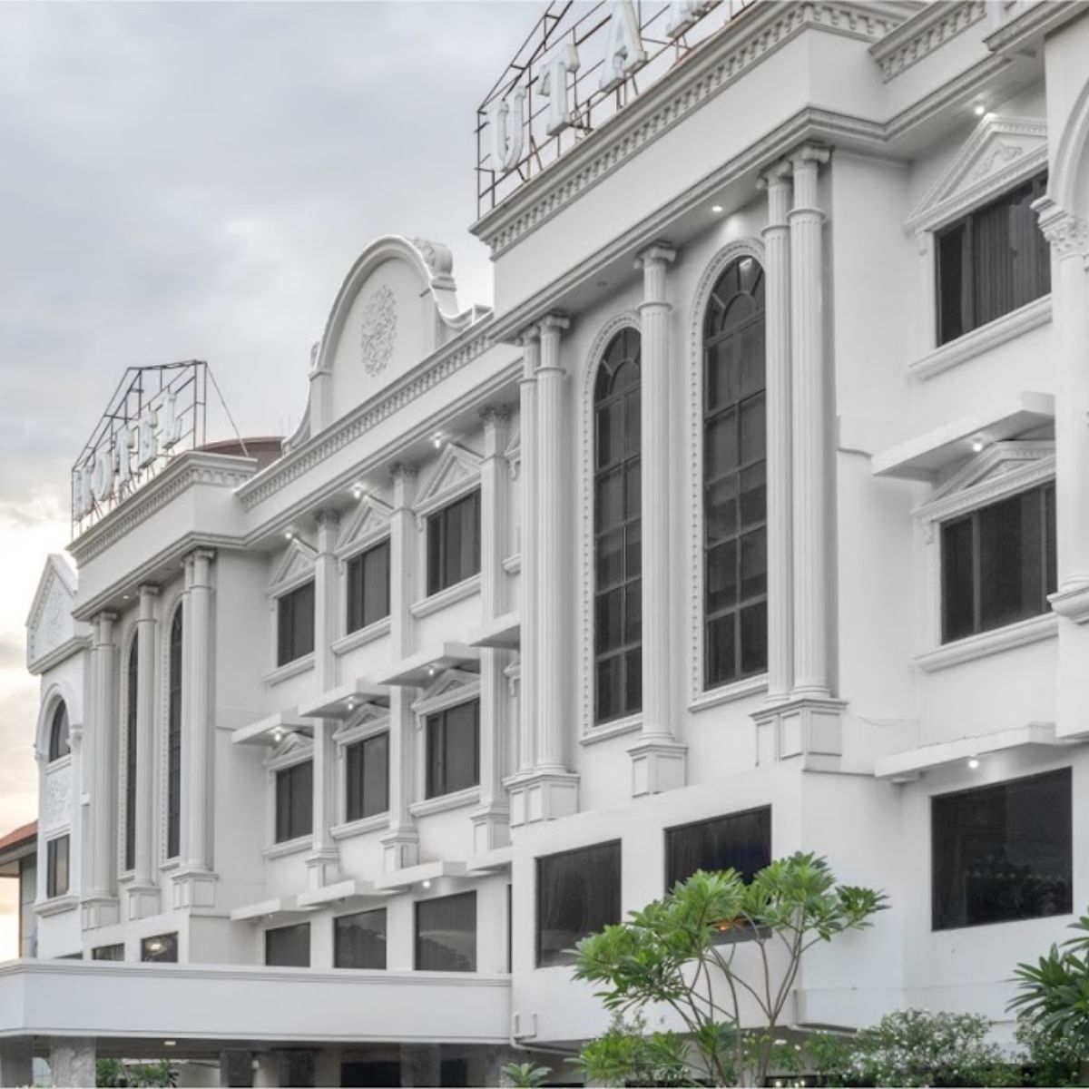Mengapa Memilih Hotel Utami?